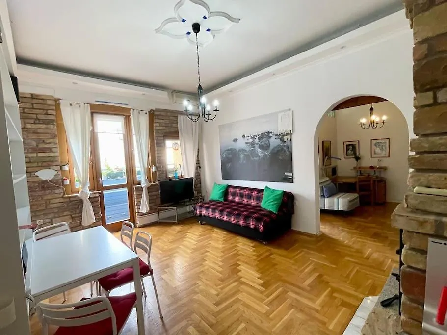 R9 Central Free Parking Garage Budapest Apartment